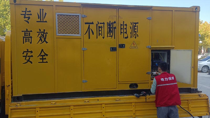 称多柴油发电机组和UPS电源配合使用时，如何避免切换过程中的电力中断？